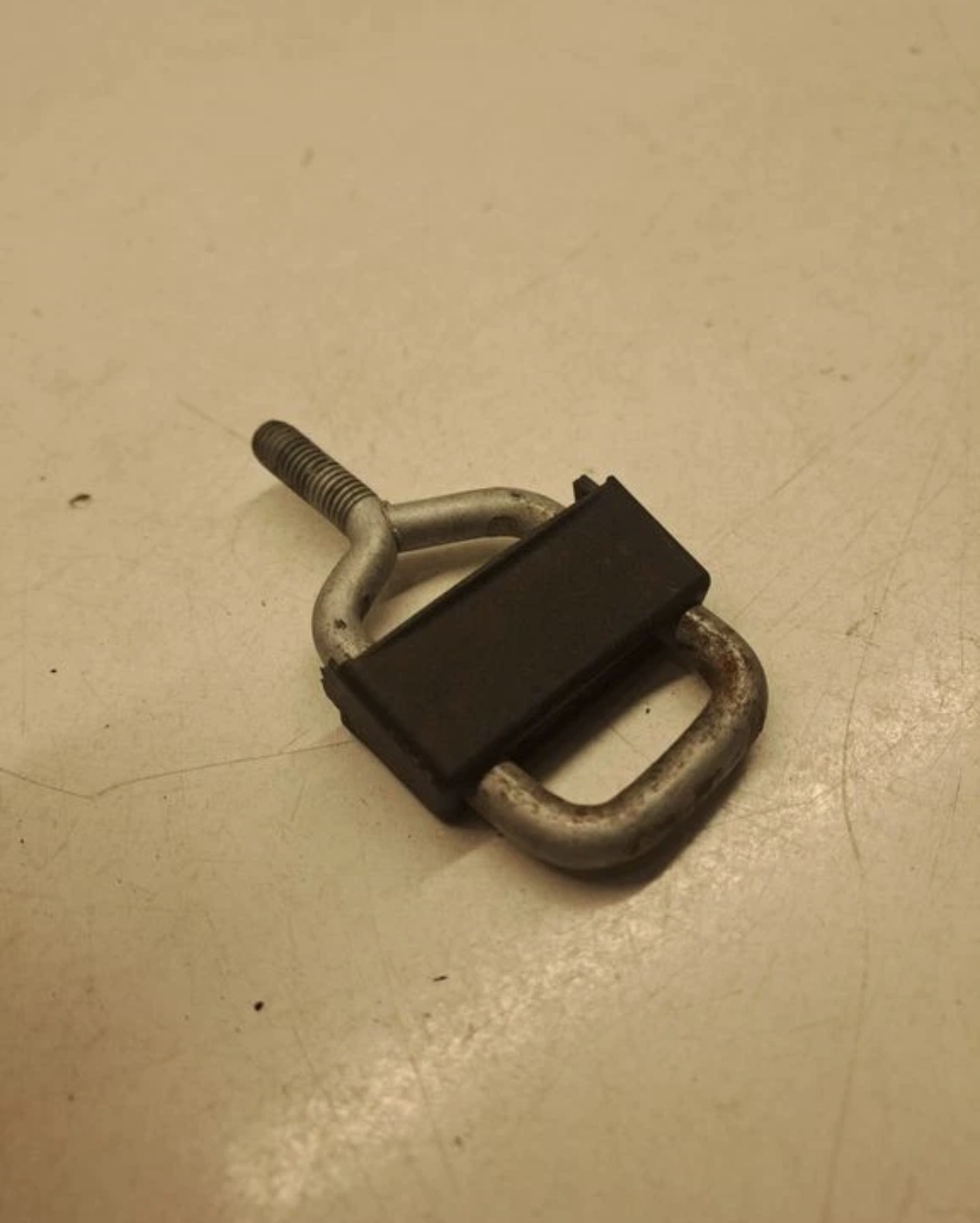 Bmw bonnet hooks