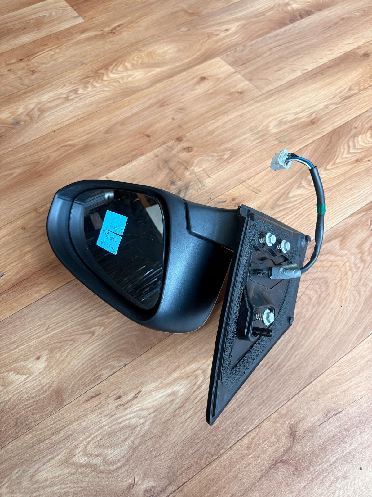 Toyota Auris Wing cap
