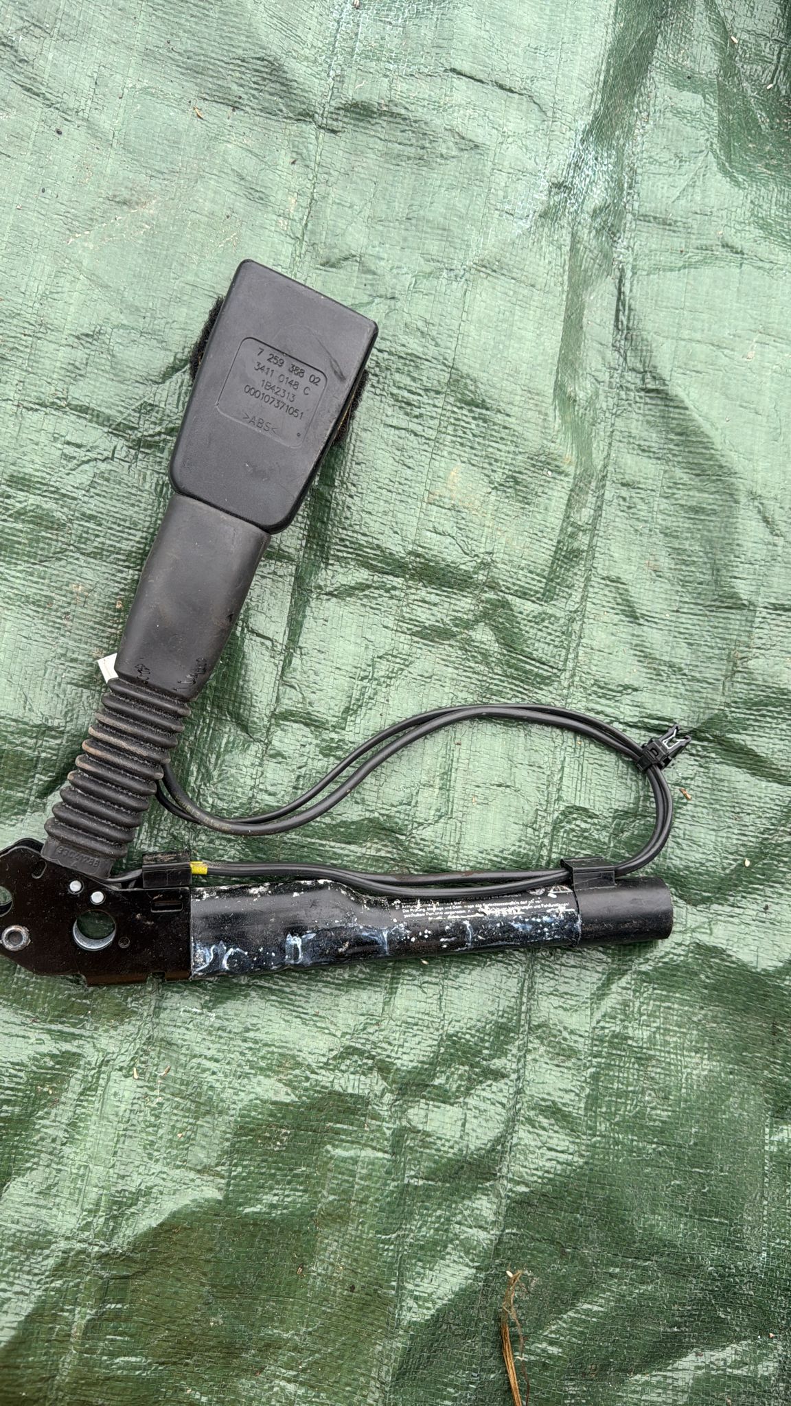 BMW Seat belt buckle