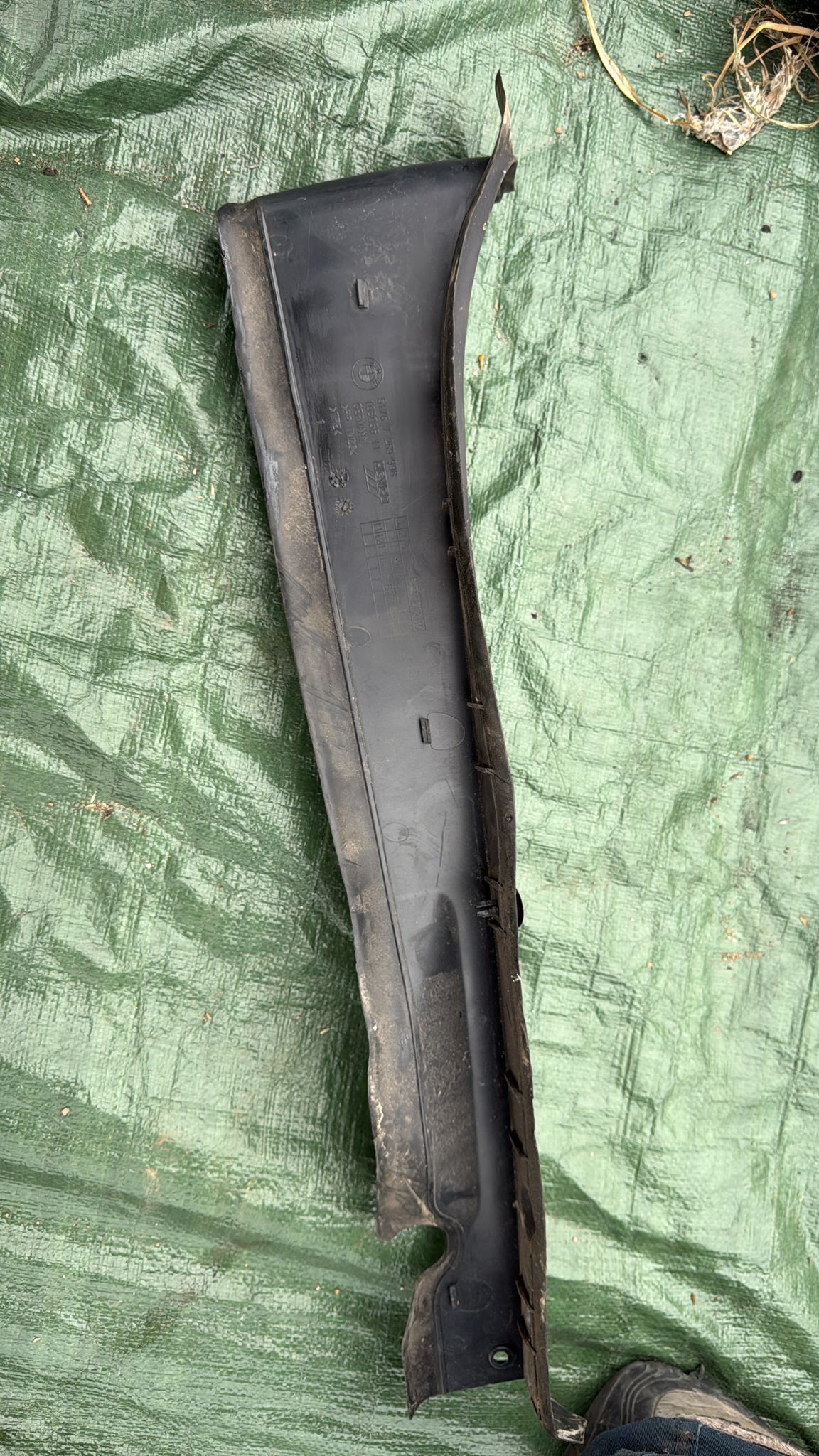BMW F20 / F22 Hood Side Sealing Panel Trim
