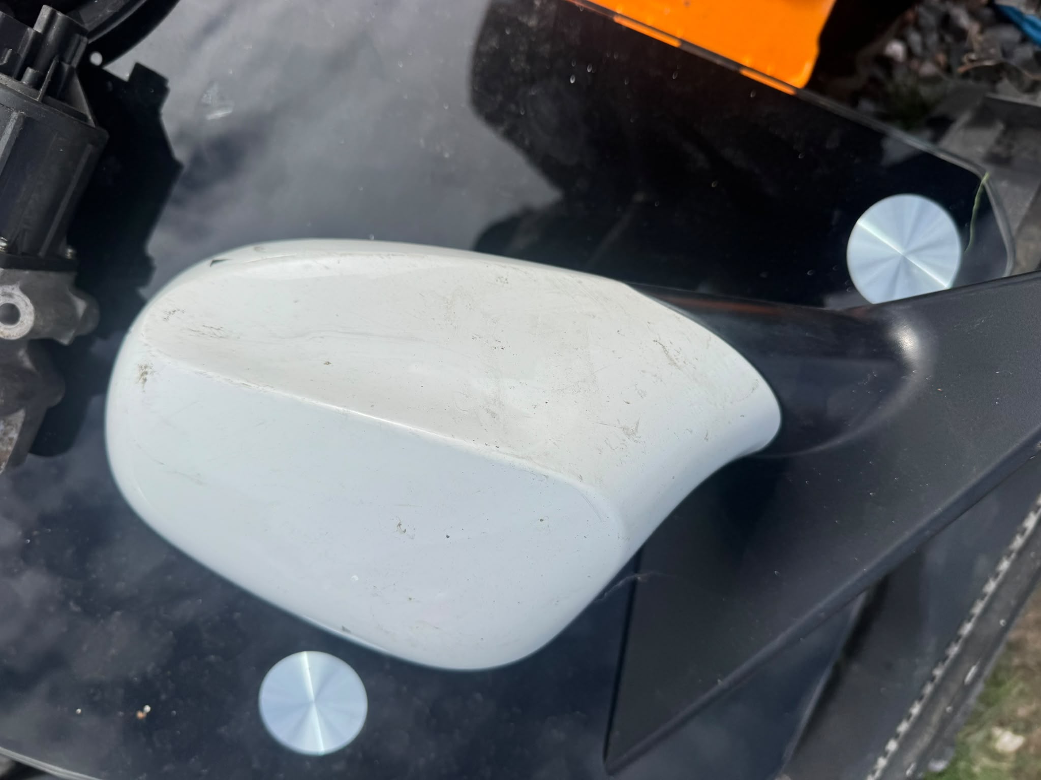 White VW Polo 6R / Vivo Wing Mirror & Cap