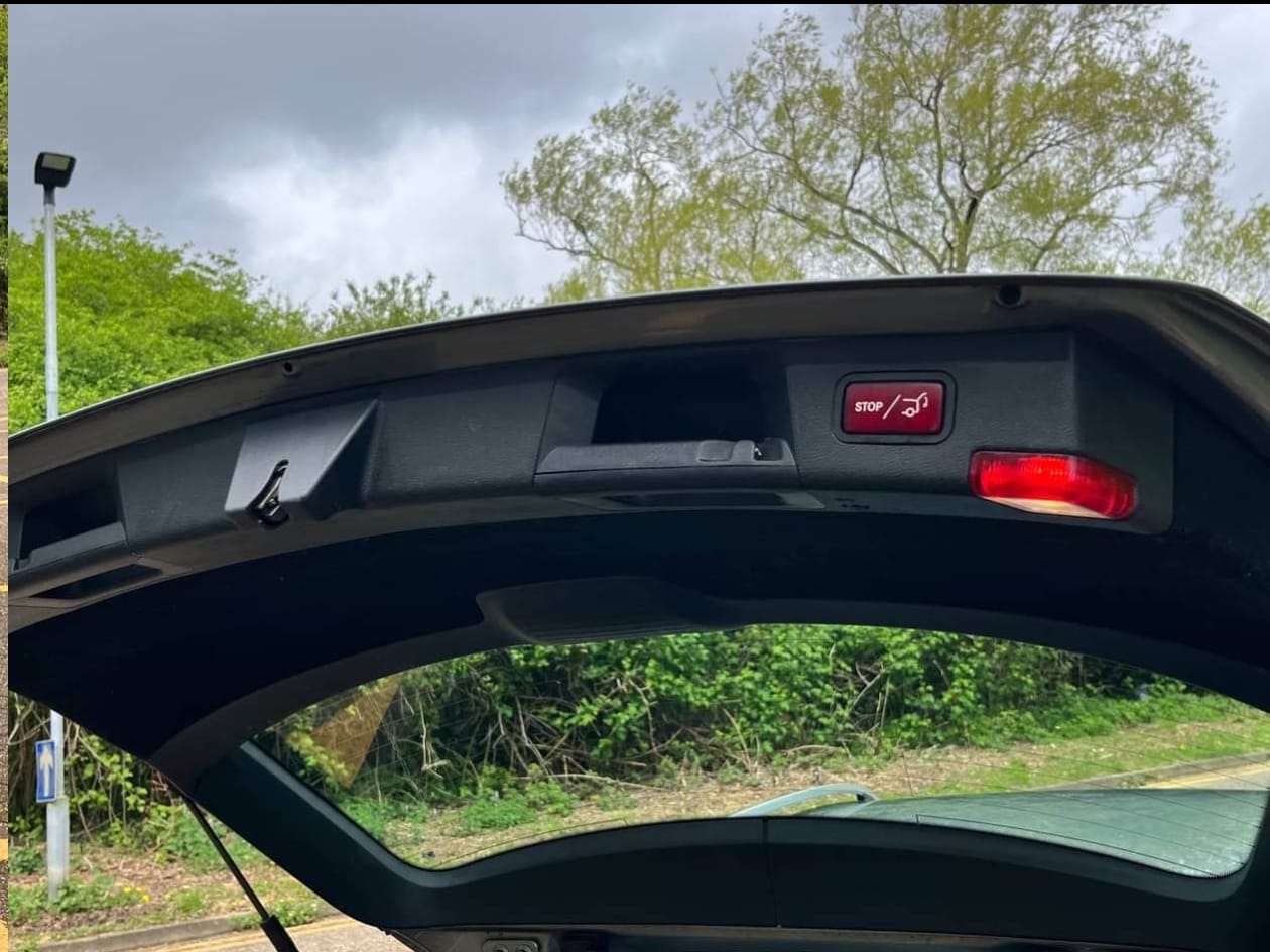 W204 Mercedes Benz Silver tailgate lid