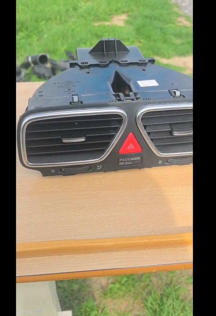 VW Golf MK5 Jetta Center Dashboard Air Vent Grill