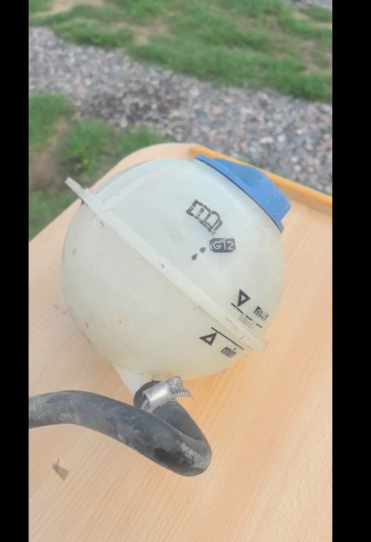 VW Golf Mk5/Mk6 Jetta Coolant Expansion Tank Bottle