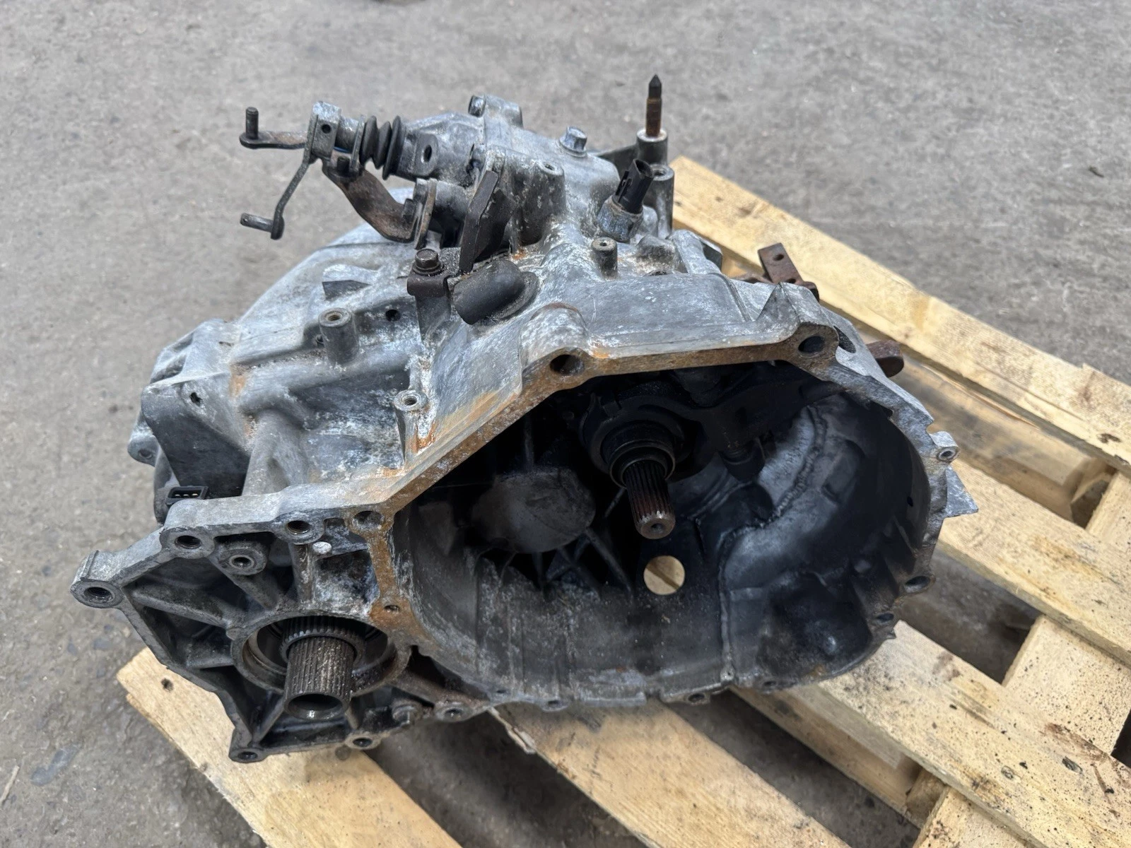 Mitsubishi Gradis gearbox (Petrol)